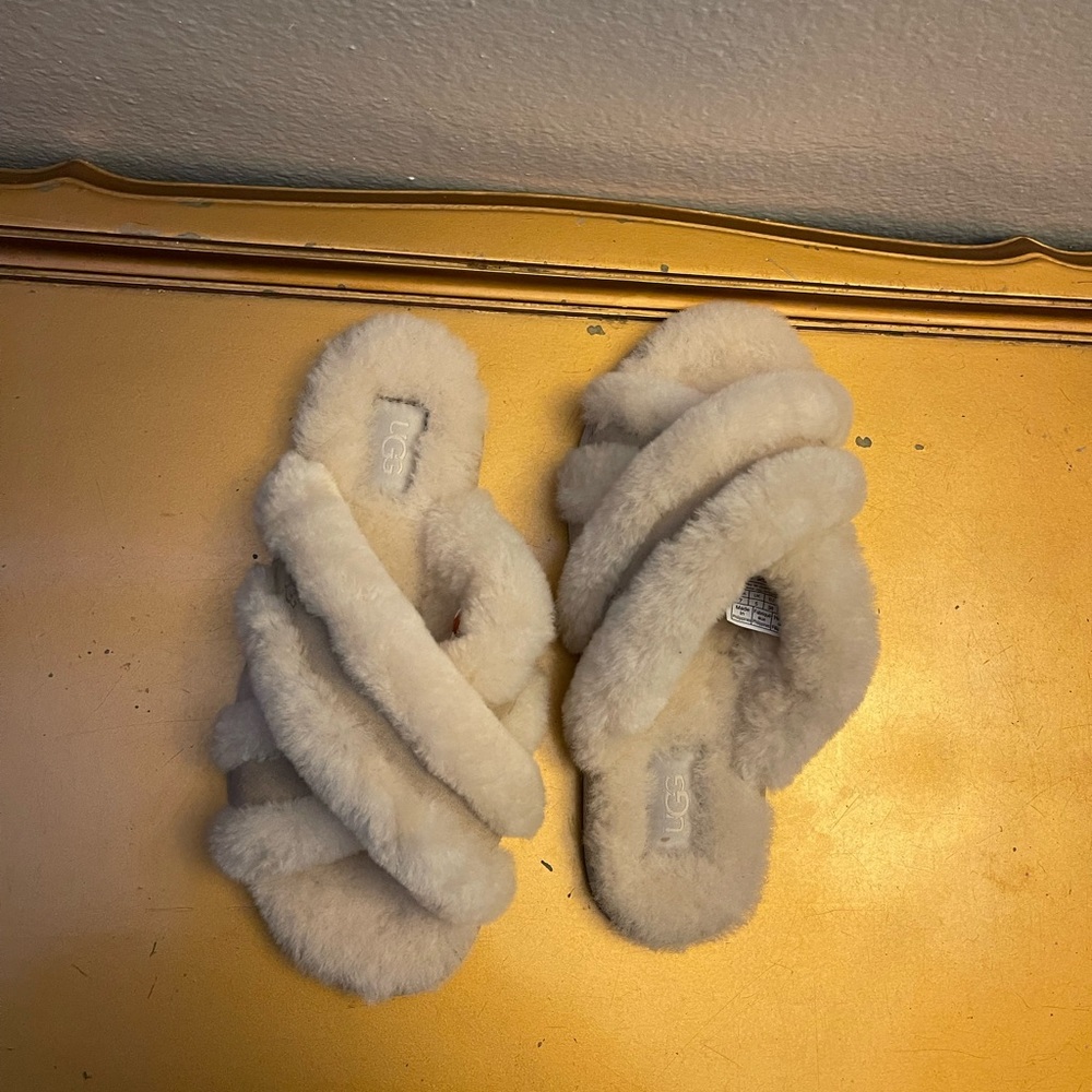 BRAND NEW UGG SCUFFITA Cream Slippers!!!